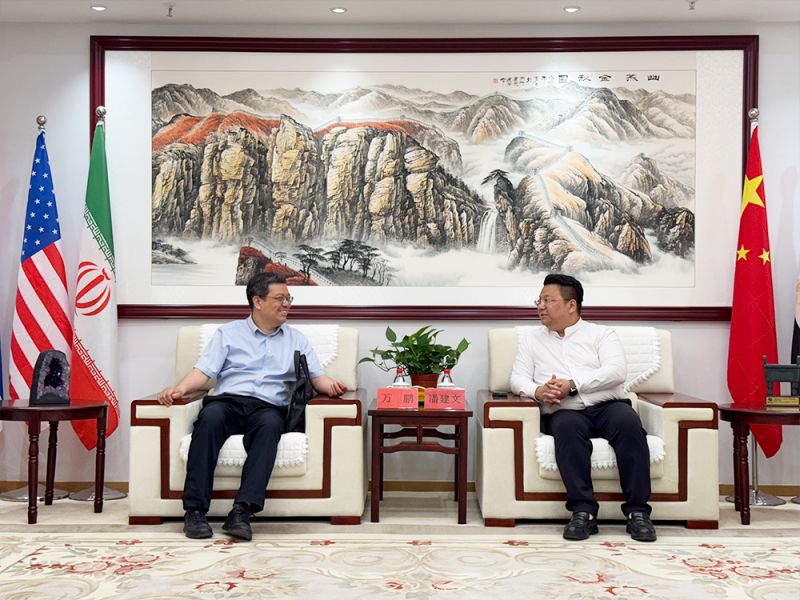 深化產(chǎn)學(xué)研融合｜紅旗區(qū)委常委、組織部部長萬鵬，區(qū)人社局局長許娟一行赴乾坤環(huán)保調(diào)研人才建設(shè)工作